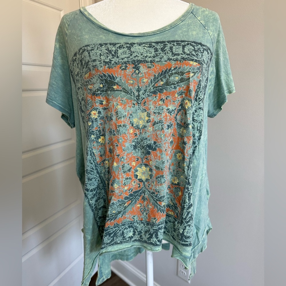 Women’s size medium cute high low top/tee